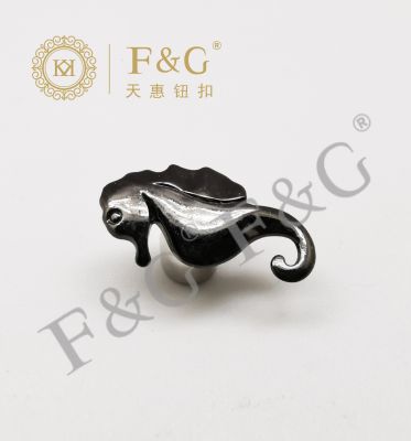 时尚胸针